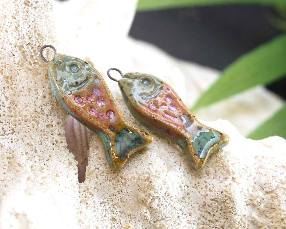 Gaea Ceramic Aqua, Pink, & Blue Pastel Rainbow 4 Fish Focal 10-11x29-30mm