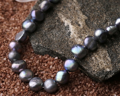 Peacock Freshwater Flat-Sided Potato Pearl 9-10mm