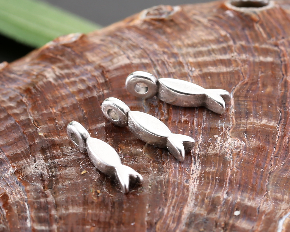 Antique Silver (plated) Tiny Fish Focal 3x12mm