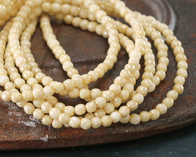 Czech Glass Ivory w/ Mercury Glass Finish Round Druk 4mm