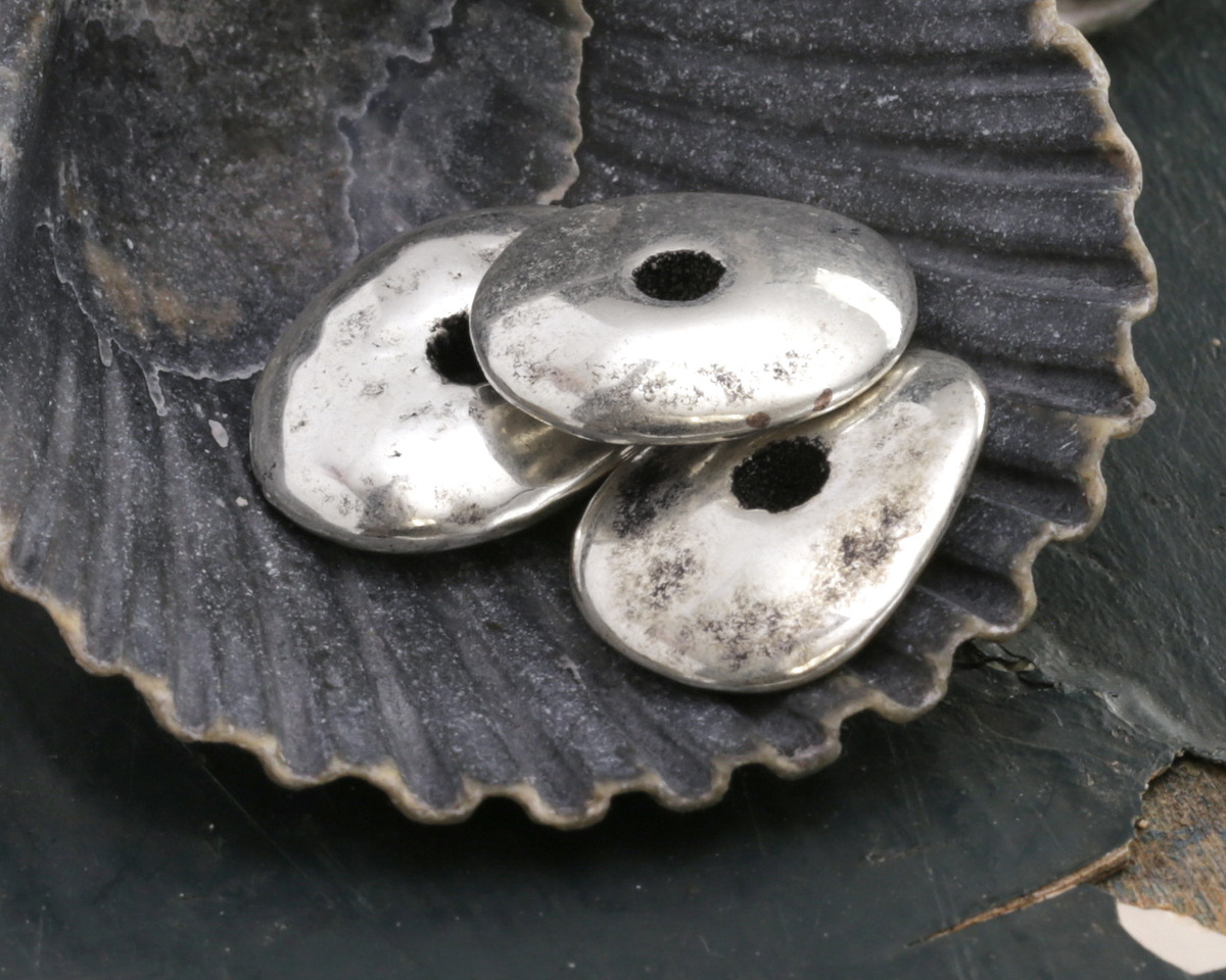 Mykonos Metalized Ceramic Antique Silver Oval Washer 15-19mm