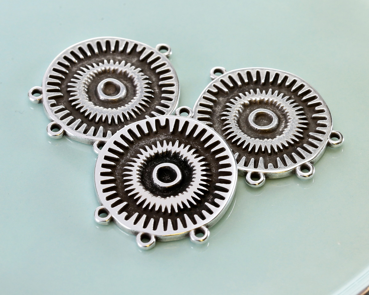 Antique Silver (plated) Radiating Sun 1-3 Chandelier Focal Link 26x32mm