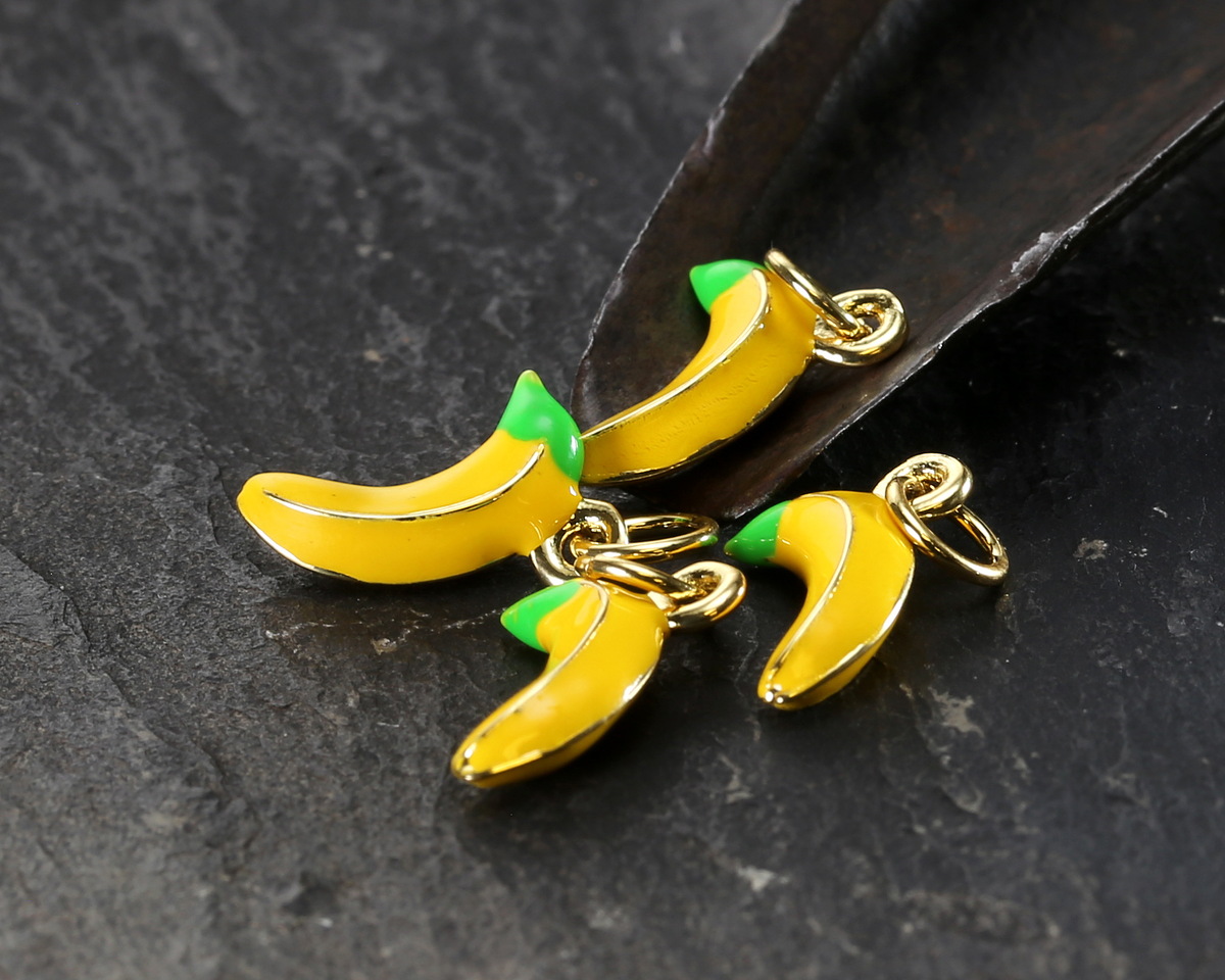 18k Gold (plated) Enamel Banana 8x13.5mm
