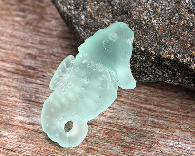 Seafoam Beach-Style Glass Sea Horse Pendant 17x29mm