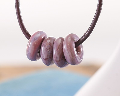 Unicorne Beads Glass Marbled Lavender Donut 4-6x9-11mm