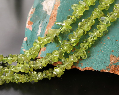 Peridot (A) Chips 2-4x4-10mm