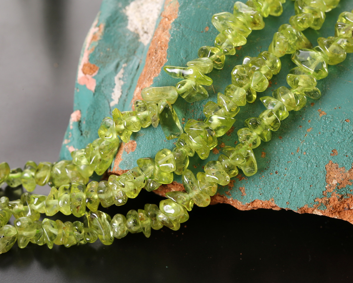 Peridot (A) Chips 2-4x4-10mm