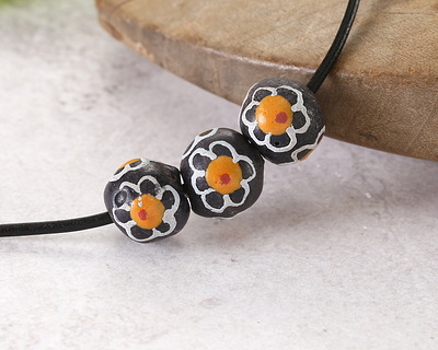 African Glass (Krobo) Black Powder-Cast Hand-Painted Daisy Round 10mm