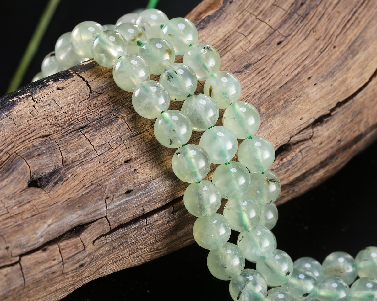 Green Tourmalinated Quartz Round 8mm