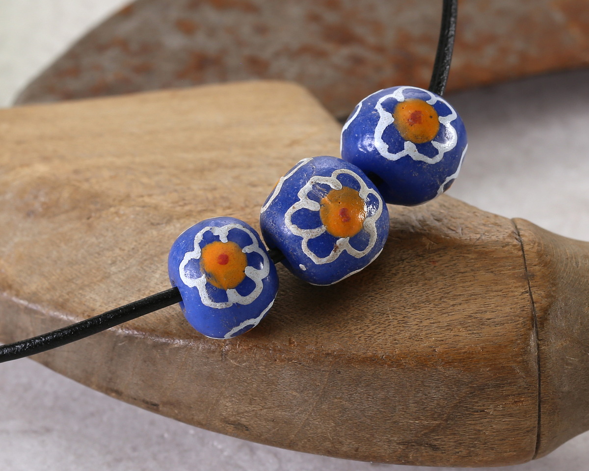 African Glass (Krobo) Blue Powder-Cast Hand-Painted Daisy Round 10mm