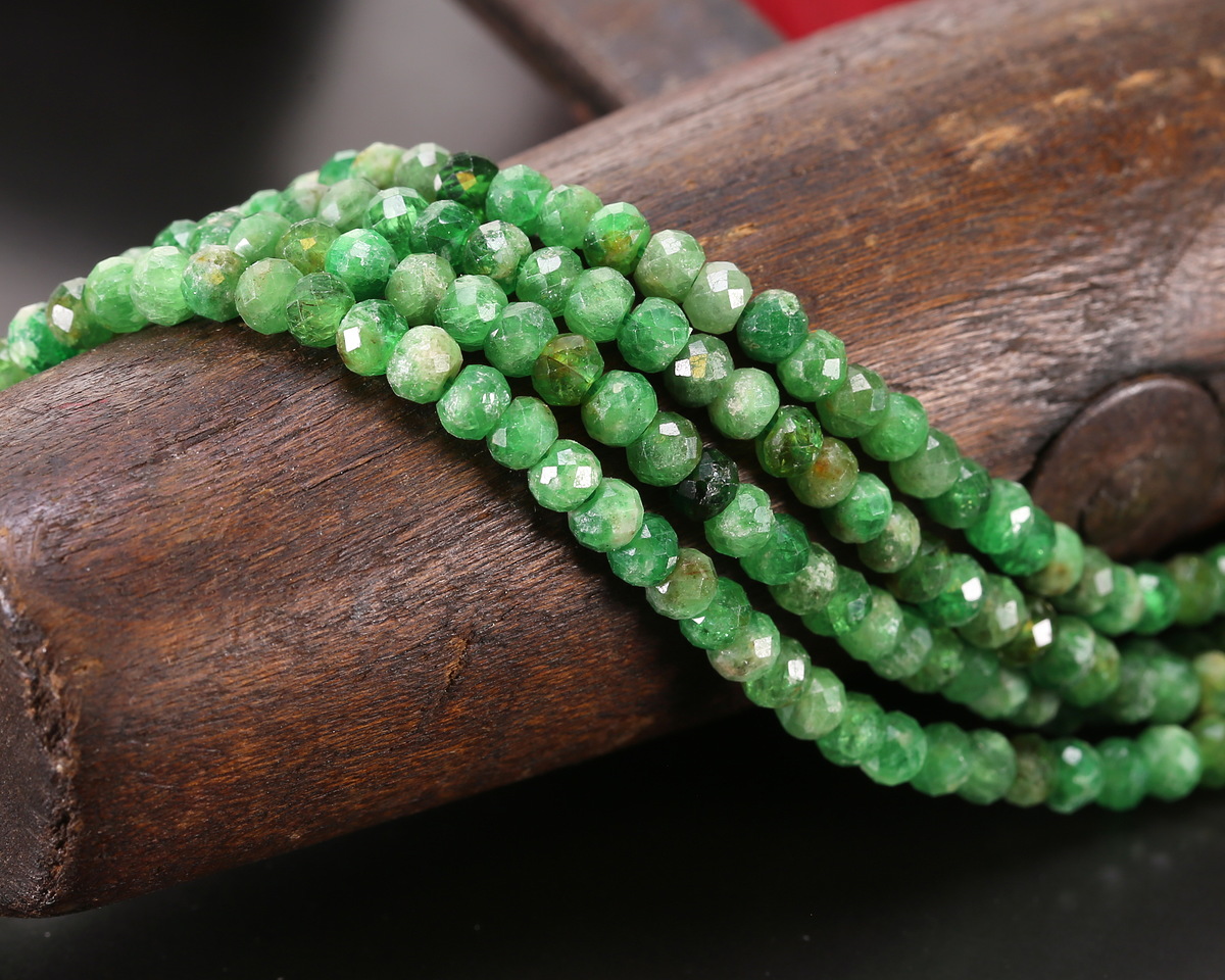 Tsavorite (A) Microfaceted Rondelle 3x4mm