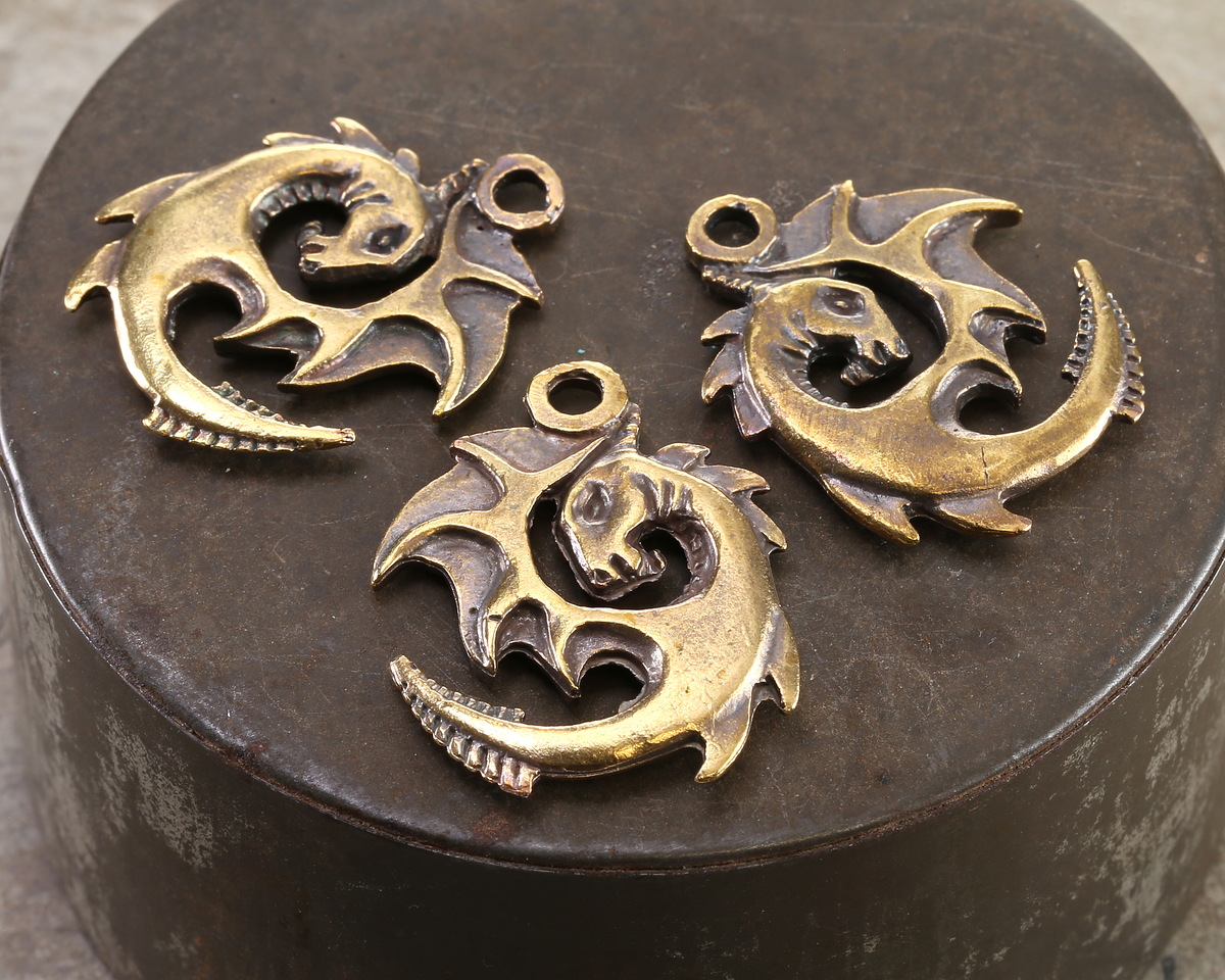 Mykonos Antique Brass (plated) Spiral Dragon 23x31mm