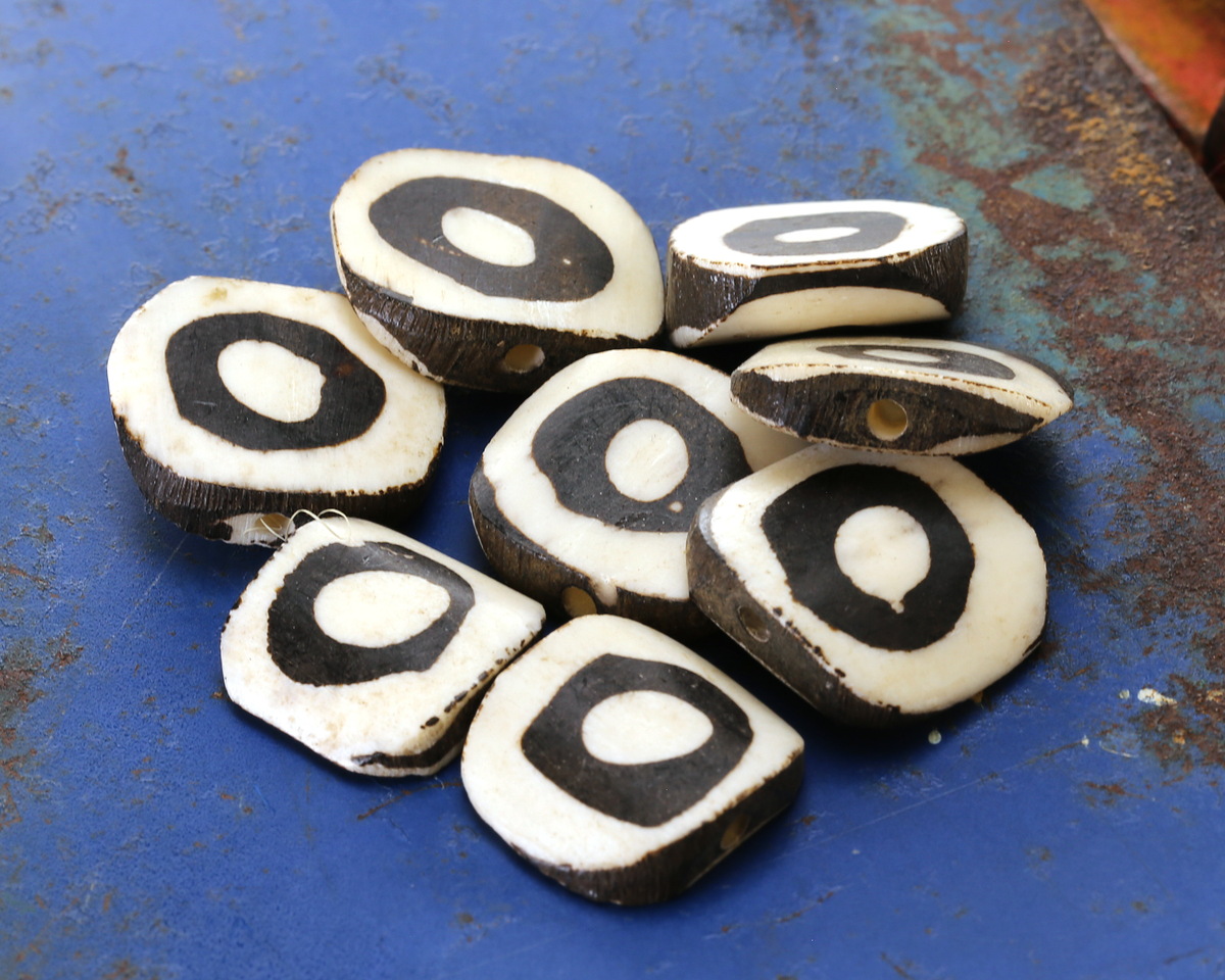 African Batiked Bone Concentric Tile 19-22x20-23mm