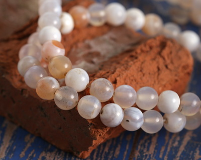 Natural Agate (light) Round 8mm