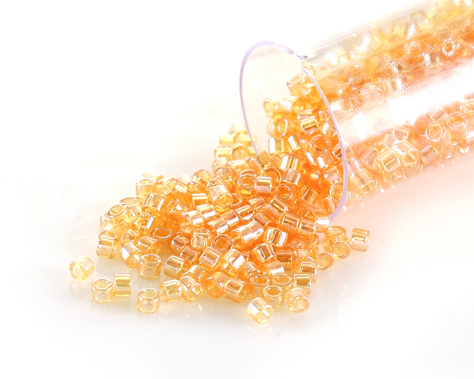 石笛  玉　２４１１１５－１１ Toho Seed Bead 11/0 Transparent Silver Lined Crystal #21