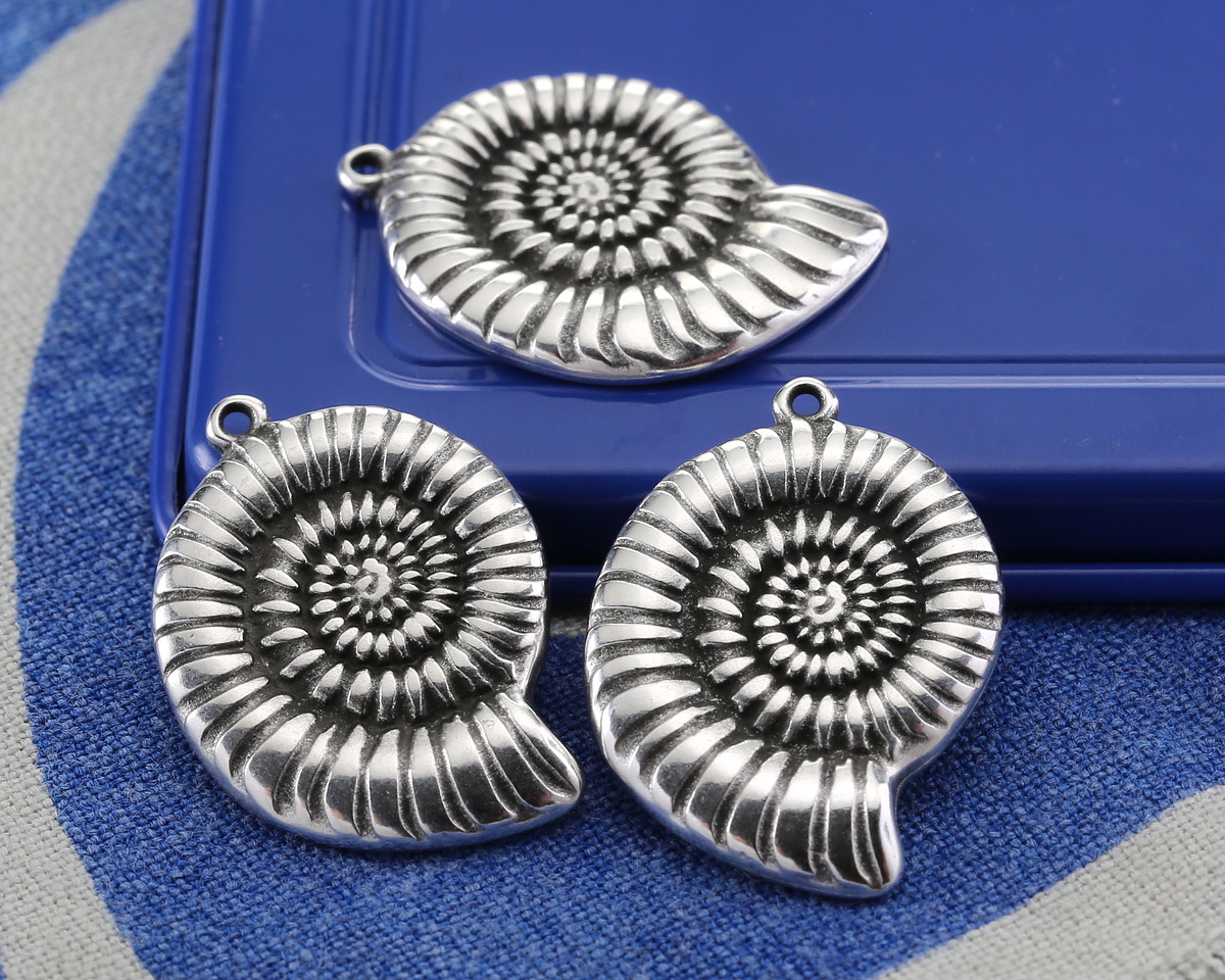 Antique Silver (plated) Nautilus Shell Focal 21x30mm