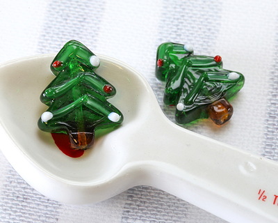 Christmas Tree Lampwork Glass Focal Bead 19-20x26mm