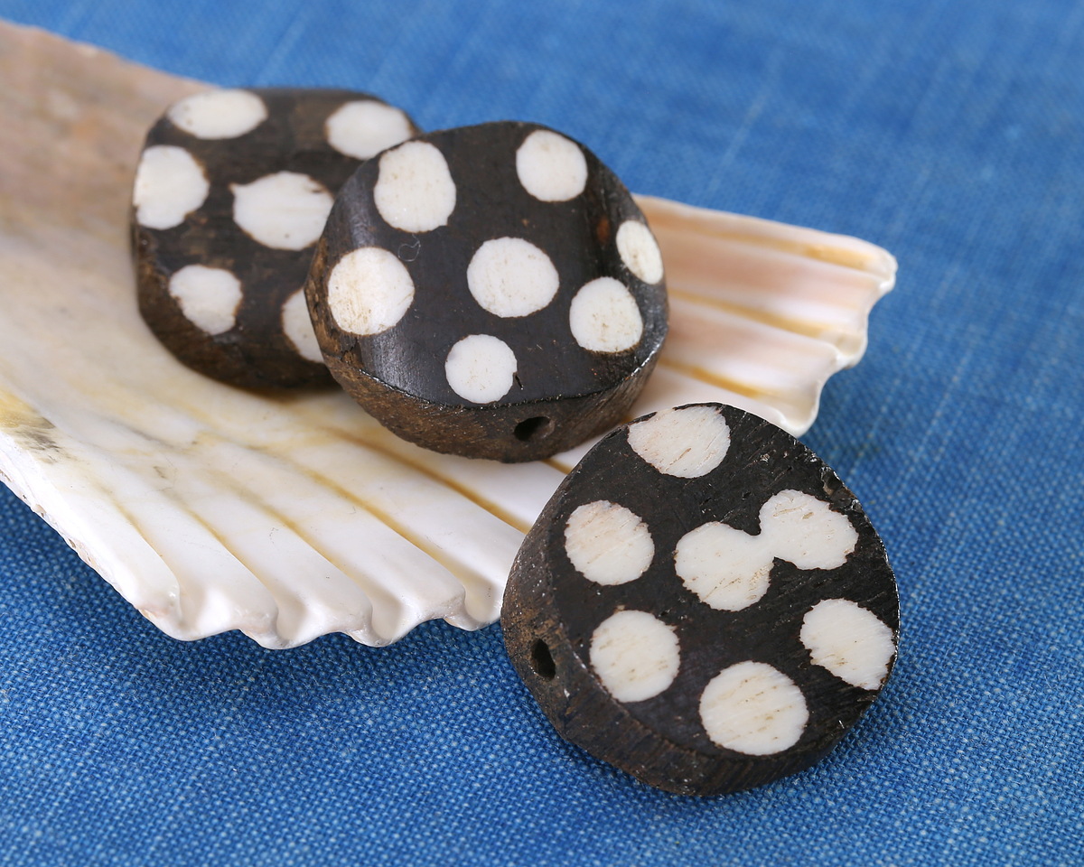 African Batiked Bone Polka Dot Tile 19-22x20-23mm