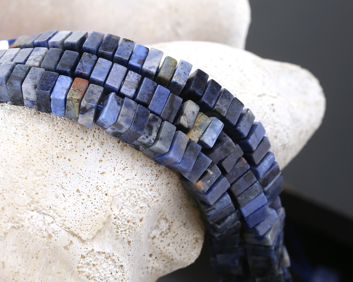 Dumortierite Squaredelle 3x6mm