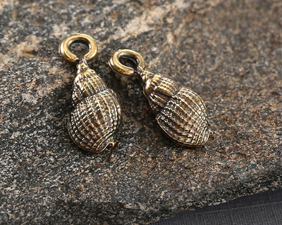 Mykonos Antique Brass (plated) Conch Shell Focal 7x18mm