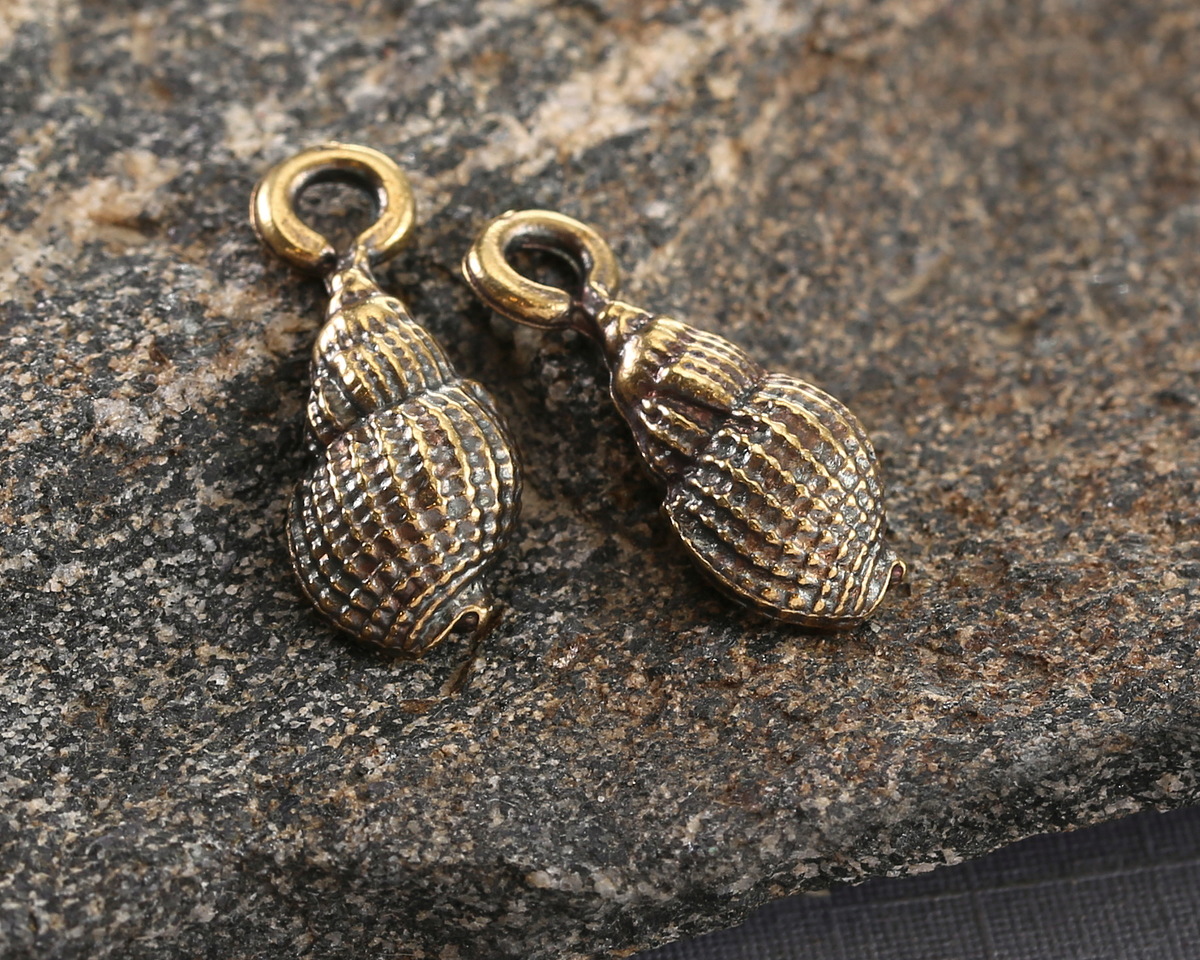 Mykonos Antique Brass (plated) Conch Shell Focal 7x18mm
