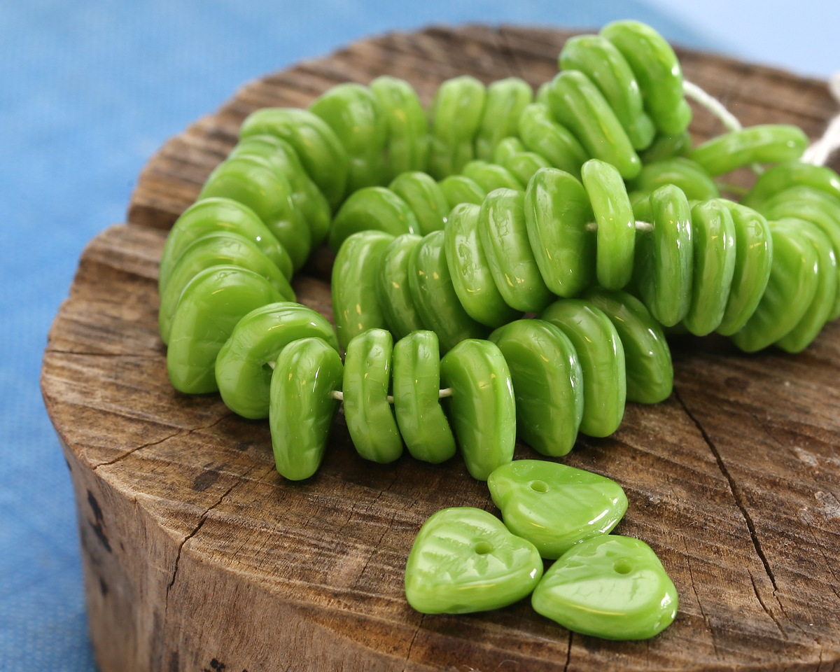 Czech Glass Green Apple Heart Shaped Leaf Drop 9mm