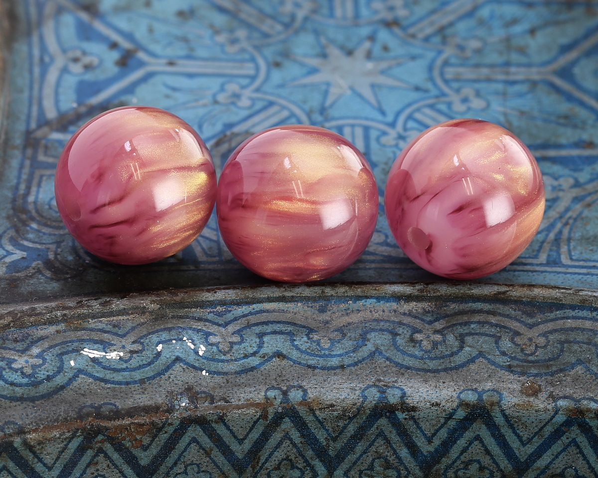 Resin Raspberry Champagne Shimmer Round 16mm