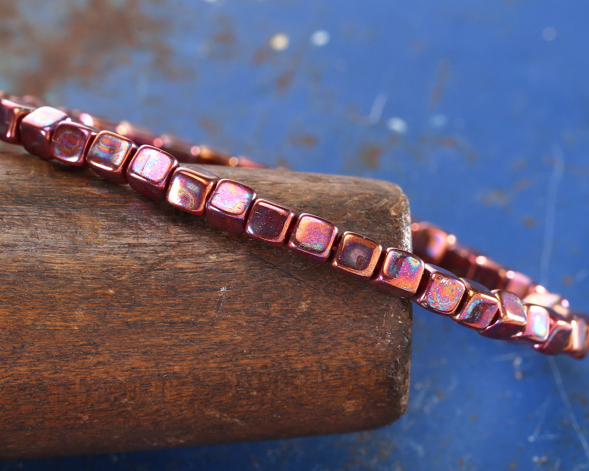 Czech Glass Iris Purple Cube 4mm