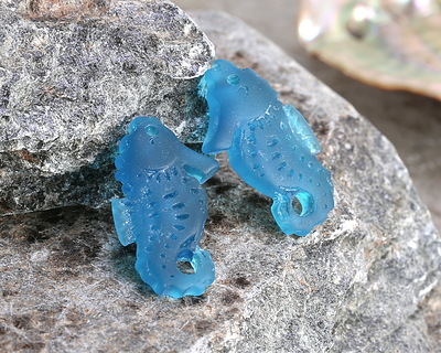 Peacock Blue Beach-Style Glass Sea Horse Pendant 17x29mm