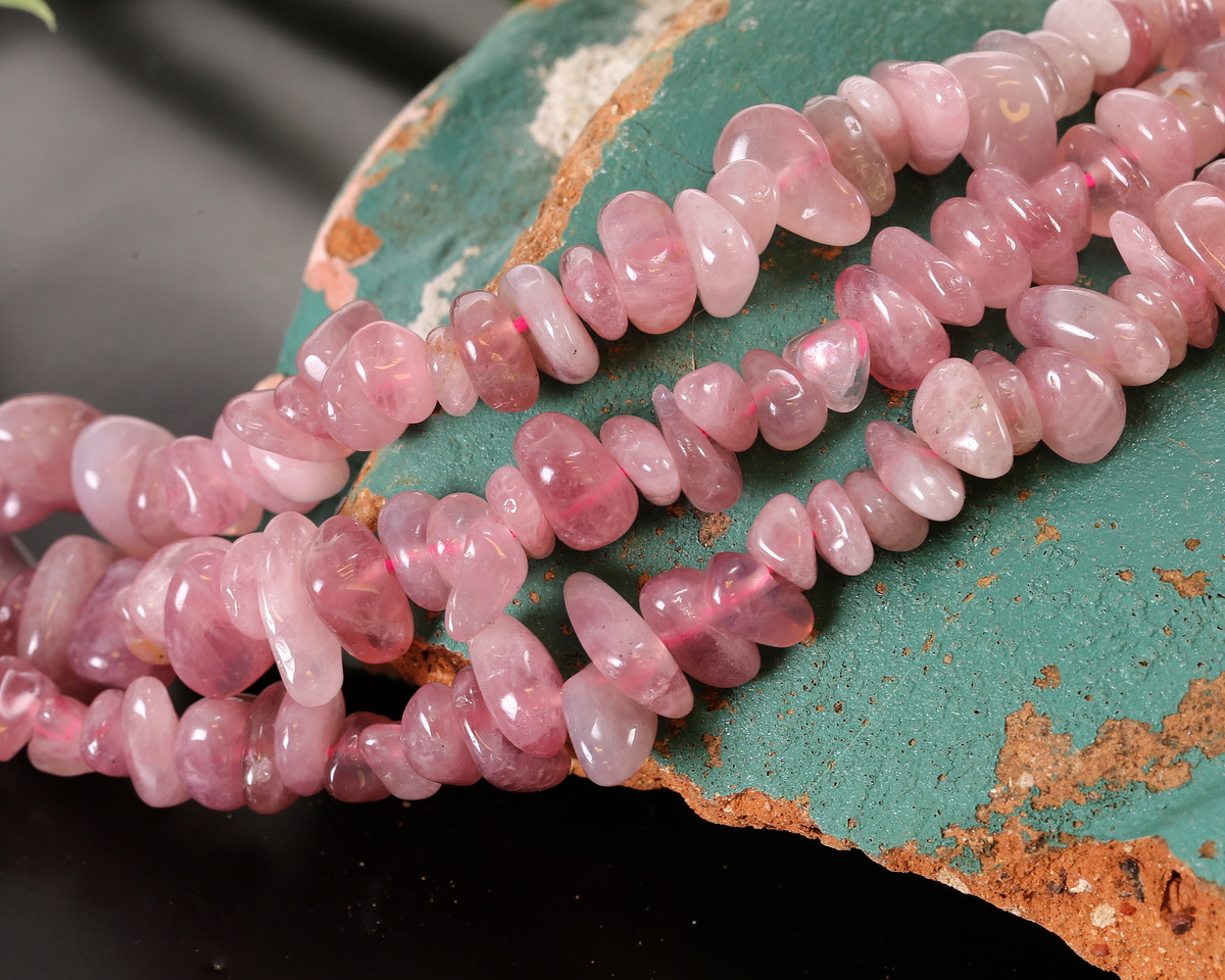 Madagascar Rose Quartz (A) Chip 2-5x5-12mm