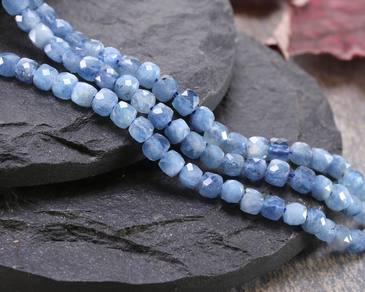 Devil Aquamarine (AA) Microfaceted Cube 4mm