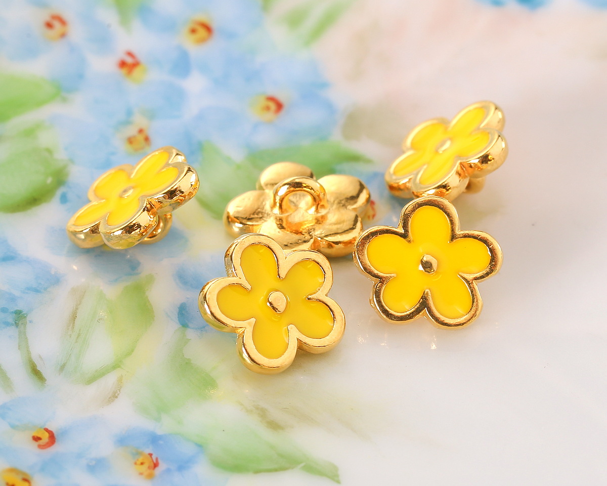 24K Gold (plated) Yellow Enamel Daisy Button 10mm